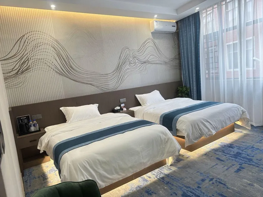 Runze Business Hotel - Image 1