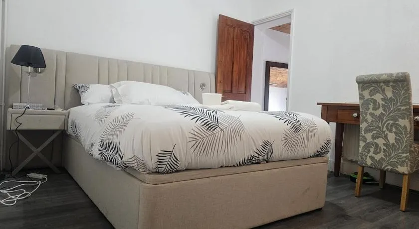 Seraphic unsuite rooms medway Kent - Image 1