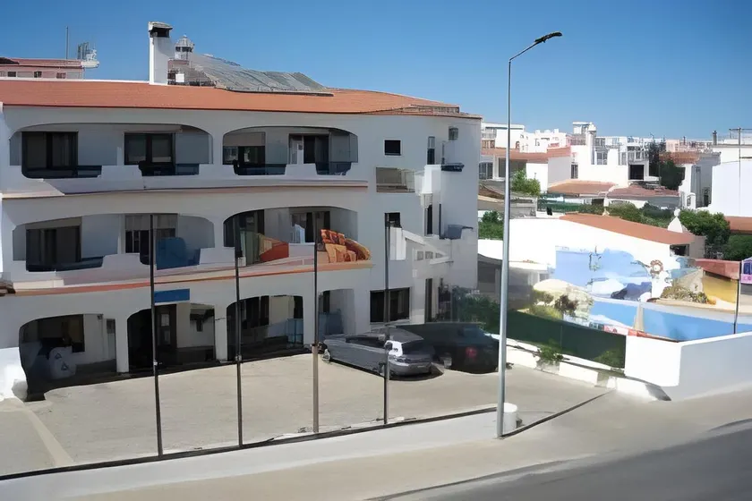 KR Hotels - Albufeira Lounge - Image 1