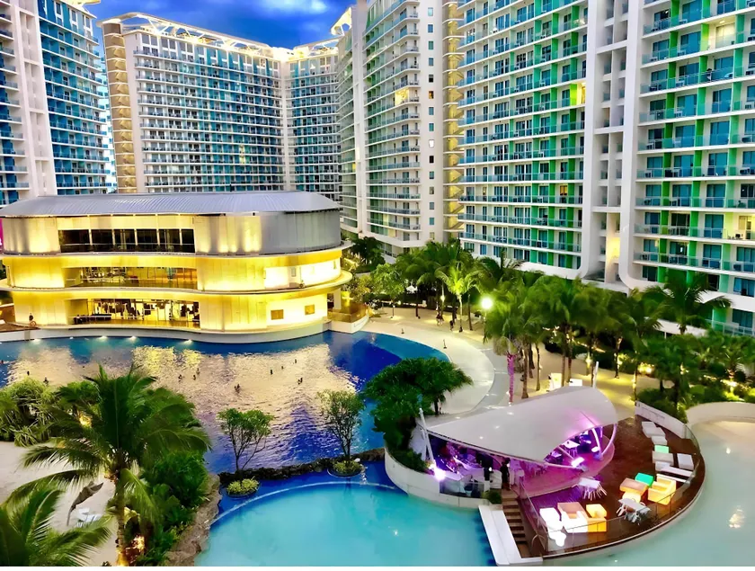 Azure Urban Resort with WIFI and Netflix - Image 1