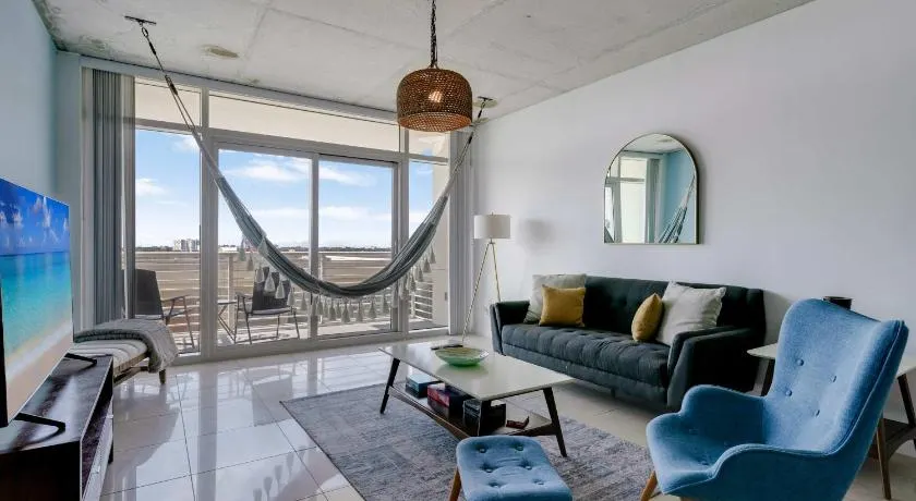Midtown Miami Getaway-with pool n parking - Image 1