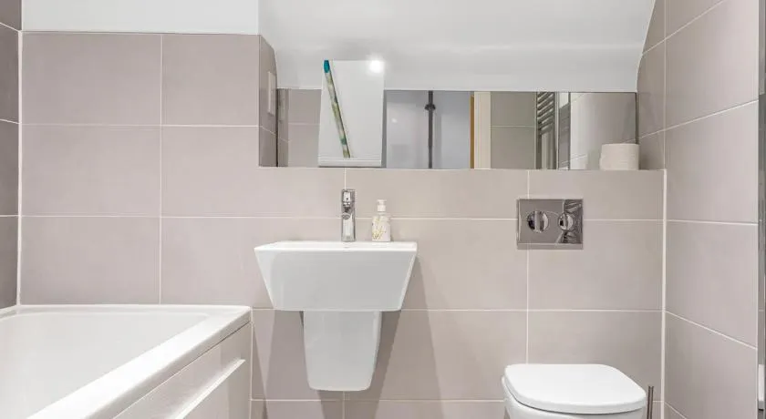 2 Bedroom Apartment in Mill Hill - Image 1