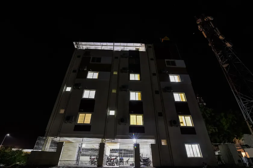 Sai Sadhan Residency by OYO Rooms - Image 1