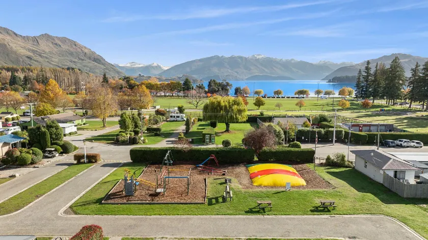 Hampshire Holiday Parks - Wanaka - Image 1