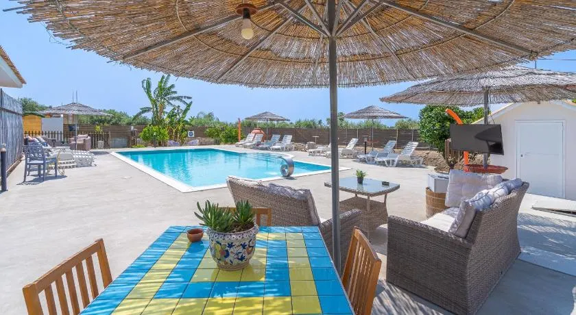Villa Luana con piscina - Image 1