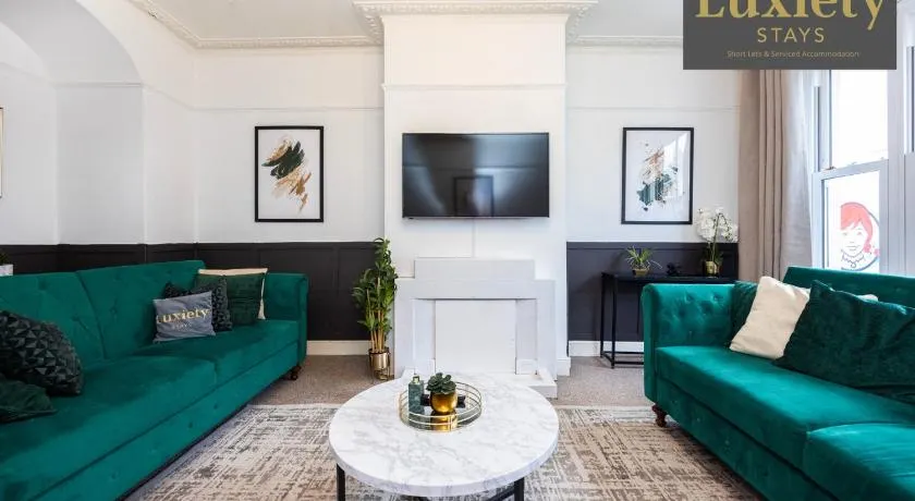 Modern 3BR Home By Luxiety Stays w Long stay Disc - Image 1