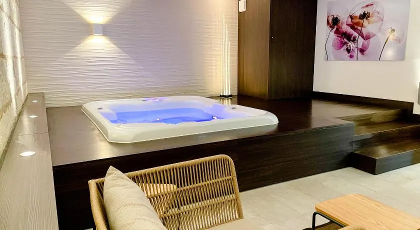 Gite de la Tour SPA PRIVÉ - Image 1