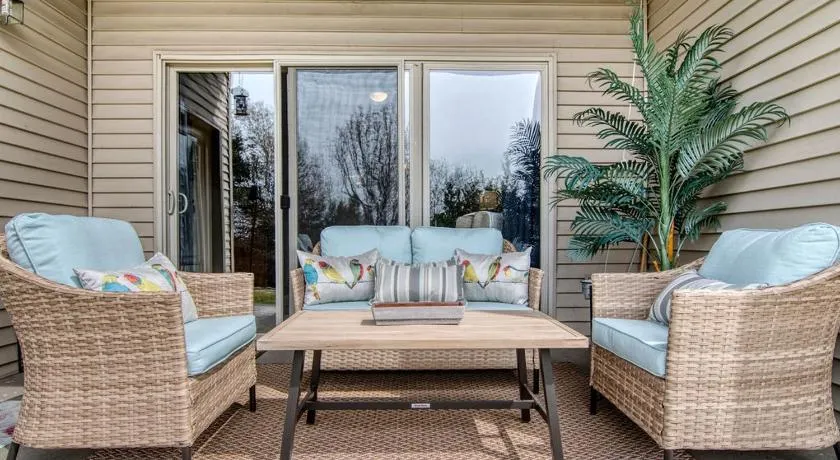 2BR Condo - Dock for Fishing - Jacuzzi Tub - FREE TICKETS INCLUDED - MJ4-130 - Image 1