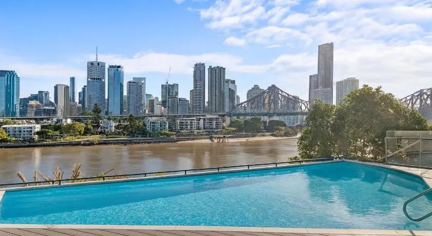 New Farm Studio Pool, Gym & Skyline Views - Image 1