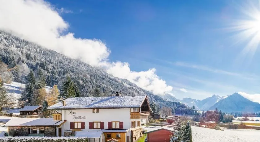 "Haus Berktold" - Annehmlichkeiten von 4-Sterne Familien-und Wellnesshotel Viktoria können mitbenutzt werden - Image 1
