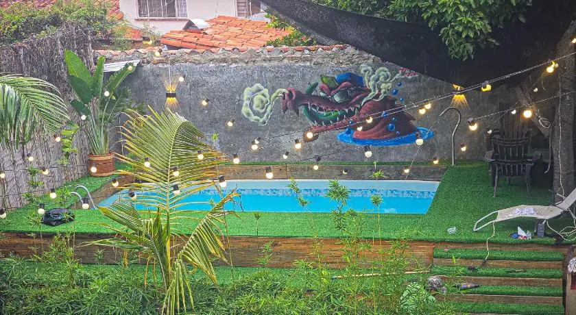 Urban Hostel Pool & Garden - Image 1