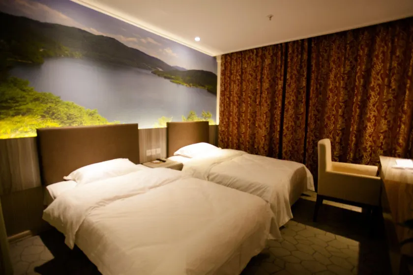 Regent Hotel - Image 1