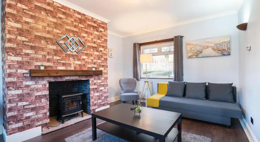 Stylish 3 Bed House-Free Parking - by Holiday Homes - Image 1
