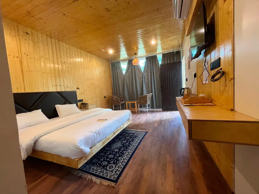 POP 84070H The Alpine Chalet Resort - Image 1