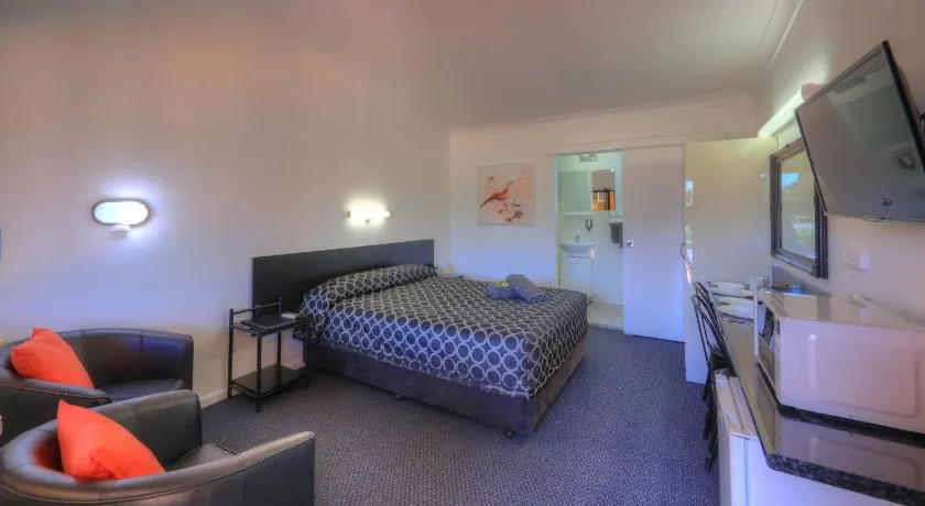 Twin Swans Motel - Image 1