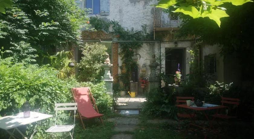 Lelieu Source, une chambre au jardin - Image 1
