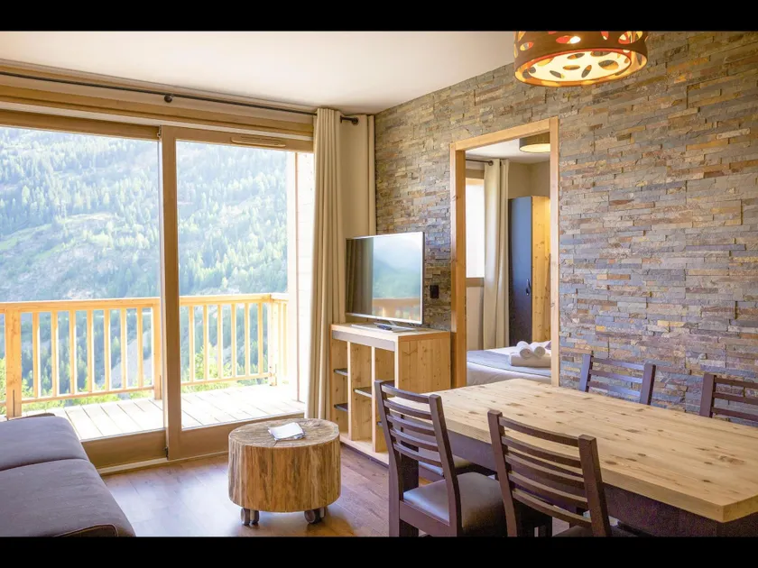 Apartment in Tignes with Ski-InSki-Out Access - Image 1