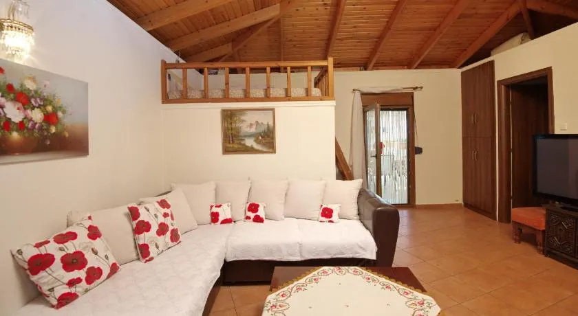 NEFELI VILLA - Image 1