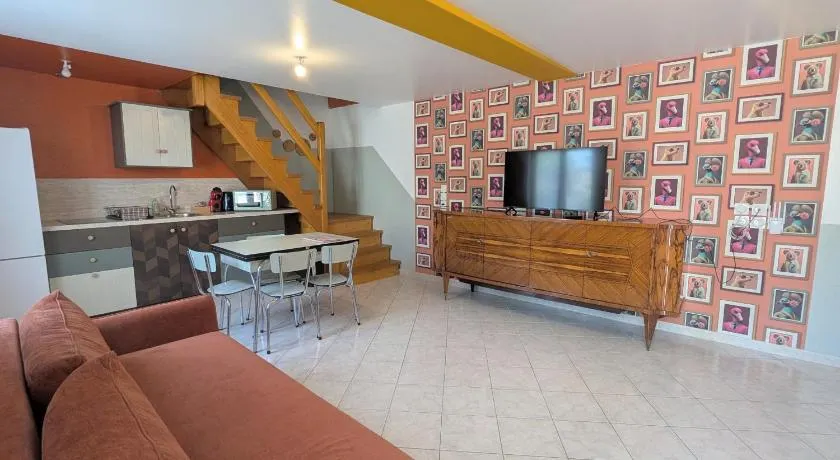 Séjour champêtre avec piscine partagée à Chabris - Image 1