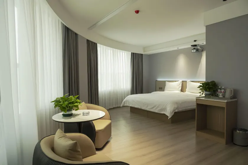 Fengyi Hotel, Heshui County - Image 1
