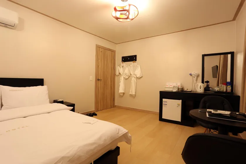 Anseong (Gongdo) Gallery - Image 1