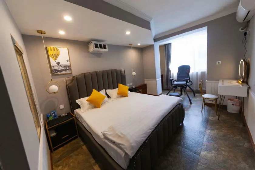 Yichuan Sunshine Hotel - Image 1