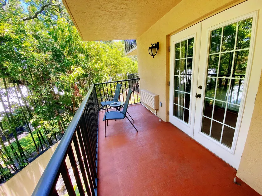 Condo in Waterfront Resort with Balcony Close to Beaches Free Bikes - Image 1