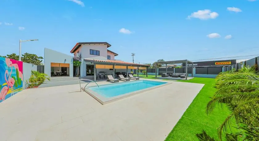 7BR Villa | Eagle Beach & Superfood | by Bocobay - Image 1