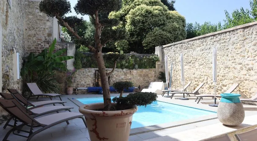 LA MAISON DE LIVIA, Gîte, chambres et table d'hôtes, entre Uzès et Nîmes - Image 1
