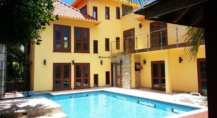 ONE LUXE JAMAICA VILLA with private pool, modern interior and secluded - Image 1