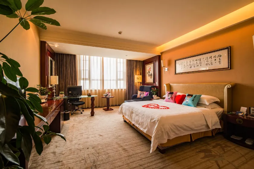 Emeishan Yue Garden Hotel - Image 1