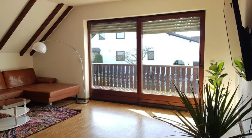 Beautiful 3 rooms apartment 110 m2, kostenloser Parkplatz, großer Balkon - Image 1