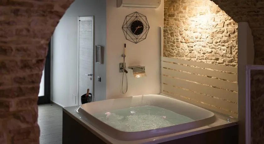 Suite 123 Luxury B&B Con Jacuzzi - Image 1