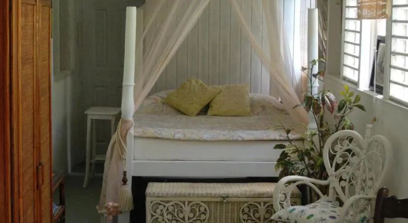 Charming Old World Apartment - Image 1