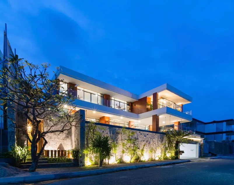 Sunshine Beachfront Villa - Image 1