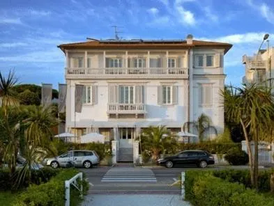 Villa Grey - Image 1