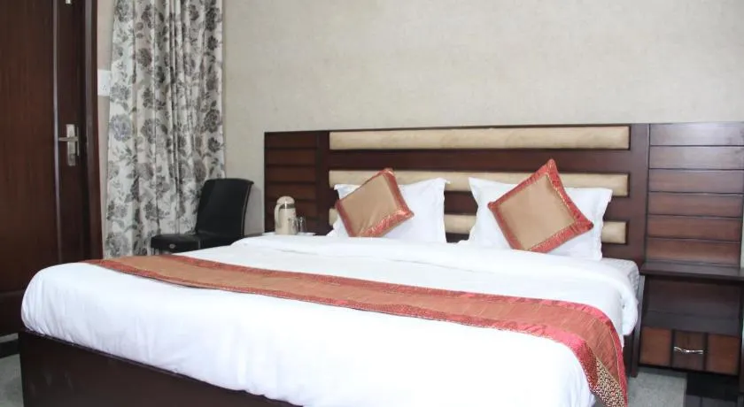 Hotel Silk - Image 1