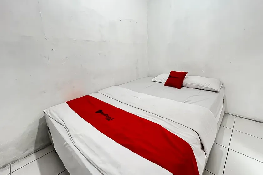 RedDoorz at Penginapan Bunda - Image 1