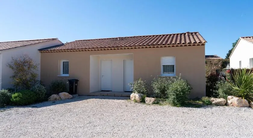 la pause detente, villa climatisée avec jardin et parking privés, à 5 mn de la mer, au calme - Image 1