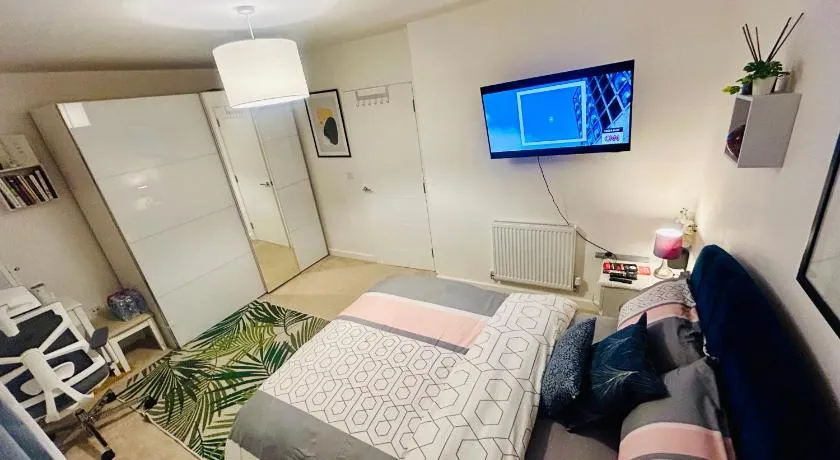Comfortable double room & single room in vibrant Hatfield neighbourhood - Image 1