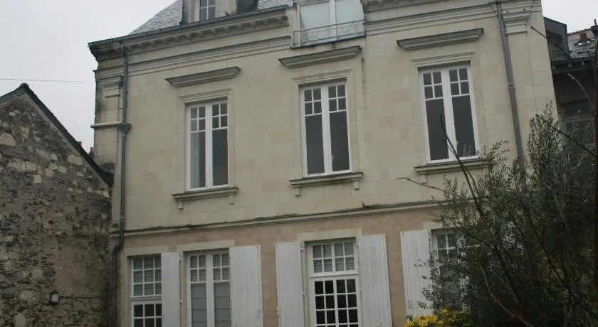 Quai St Paul - Image 1