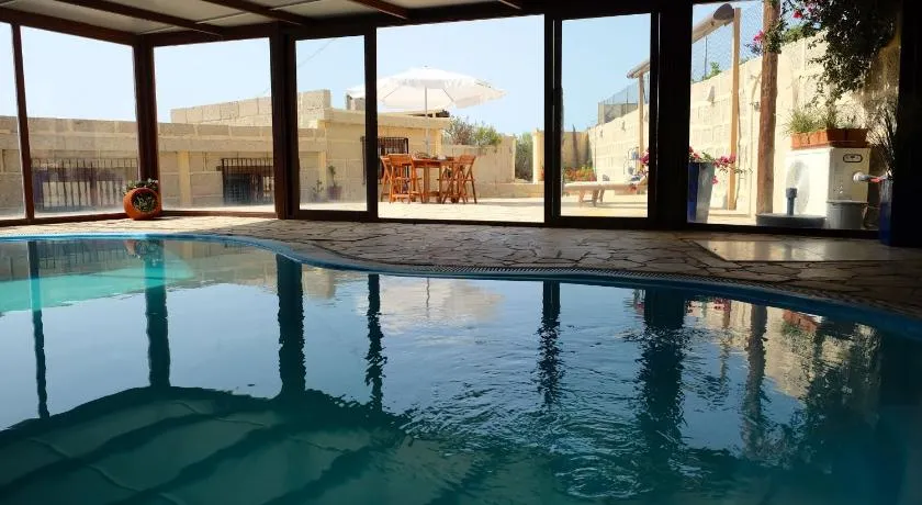 Casa en finca de uva con piscina privada, cubierta y climatizada - Image 1