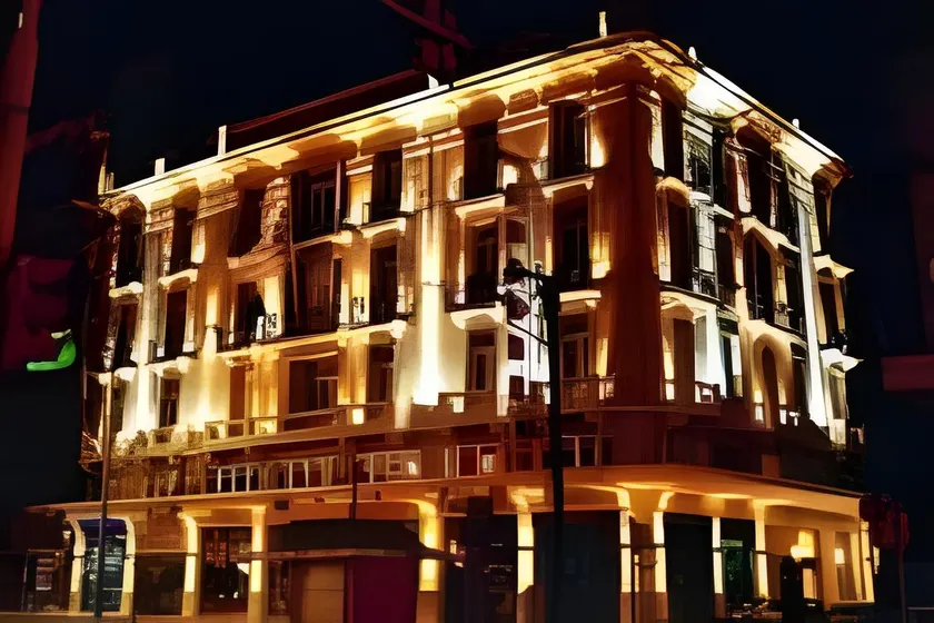 Minerva Premier Hotel - Image 1