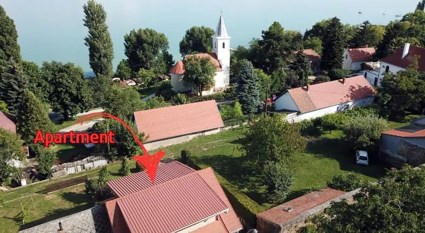 Beautiful accommodation with garden - Image 1