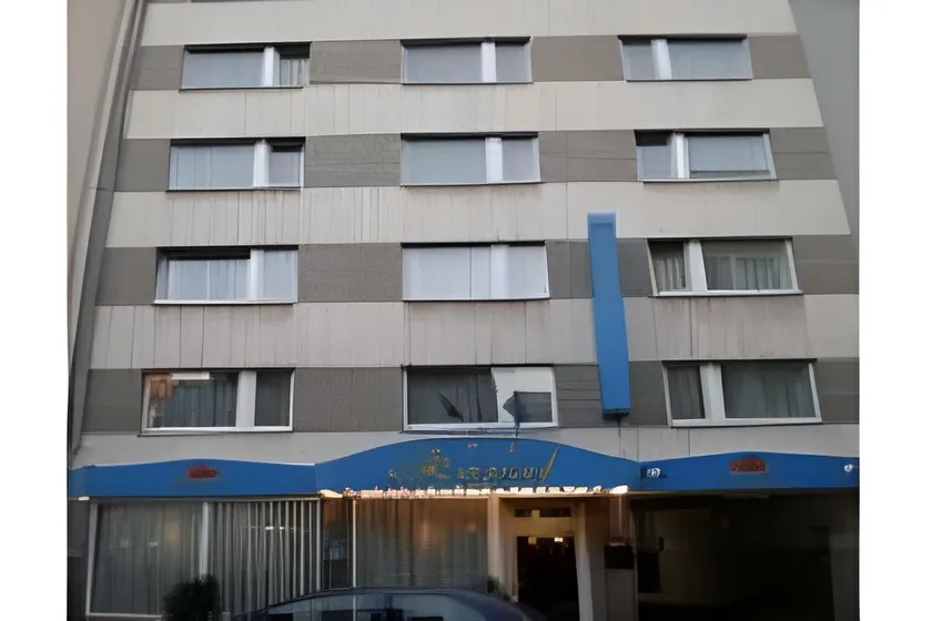 Hotel Royal - Image 1