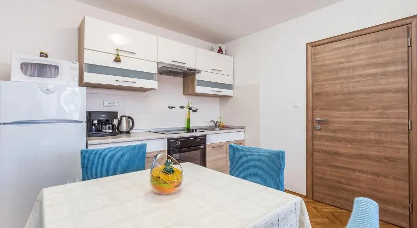 Ivana B4 n2 - Image 1