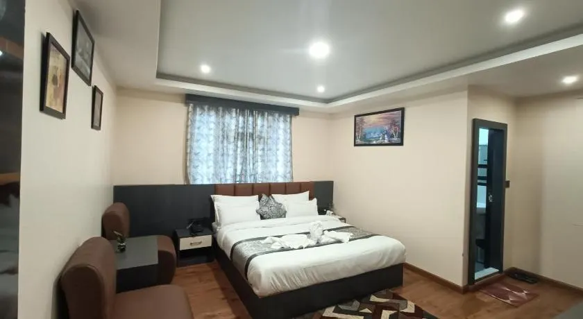 Hotel Paryatak - Image 1
