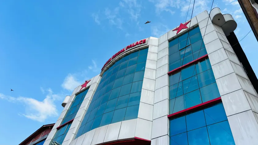 Hotel Regal Palace Srinagar Jammu and Kashmir - Image 1