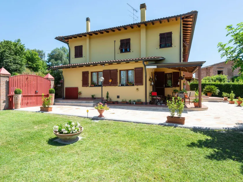 Plush Holiday Home in San Miniato near Tower of Federico II - Image 1