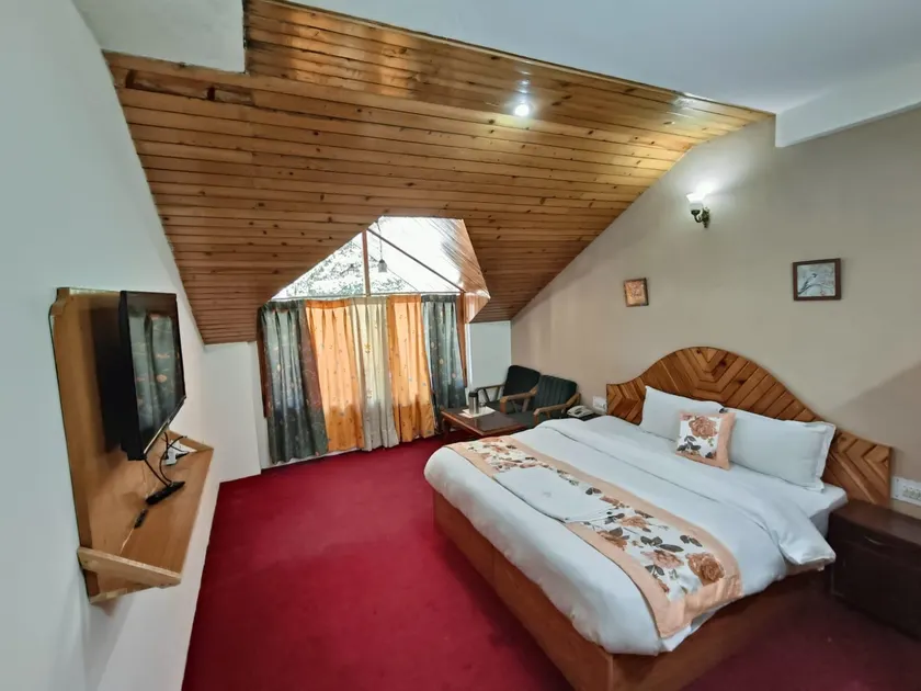 CS Shhandella Hotel - Image 1